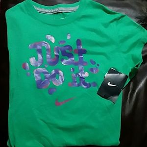 Nwt xl kids Nike t.girls